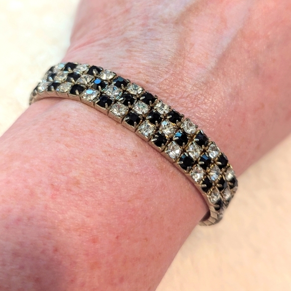 Vintage 80's Black & Clear Rhinestone Stretchy Bracelet - Picture 4 of 8